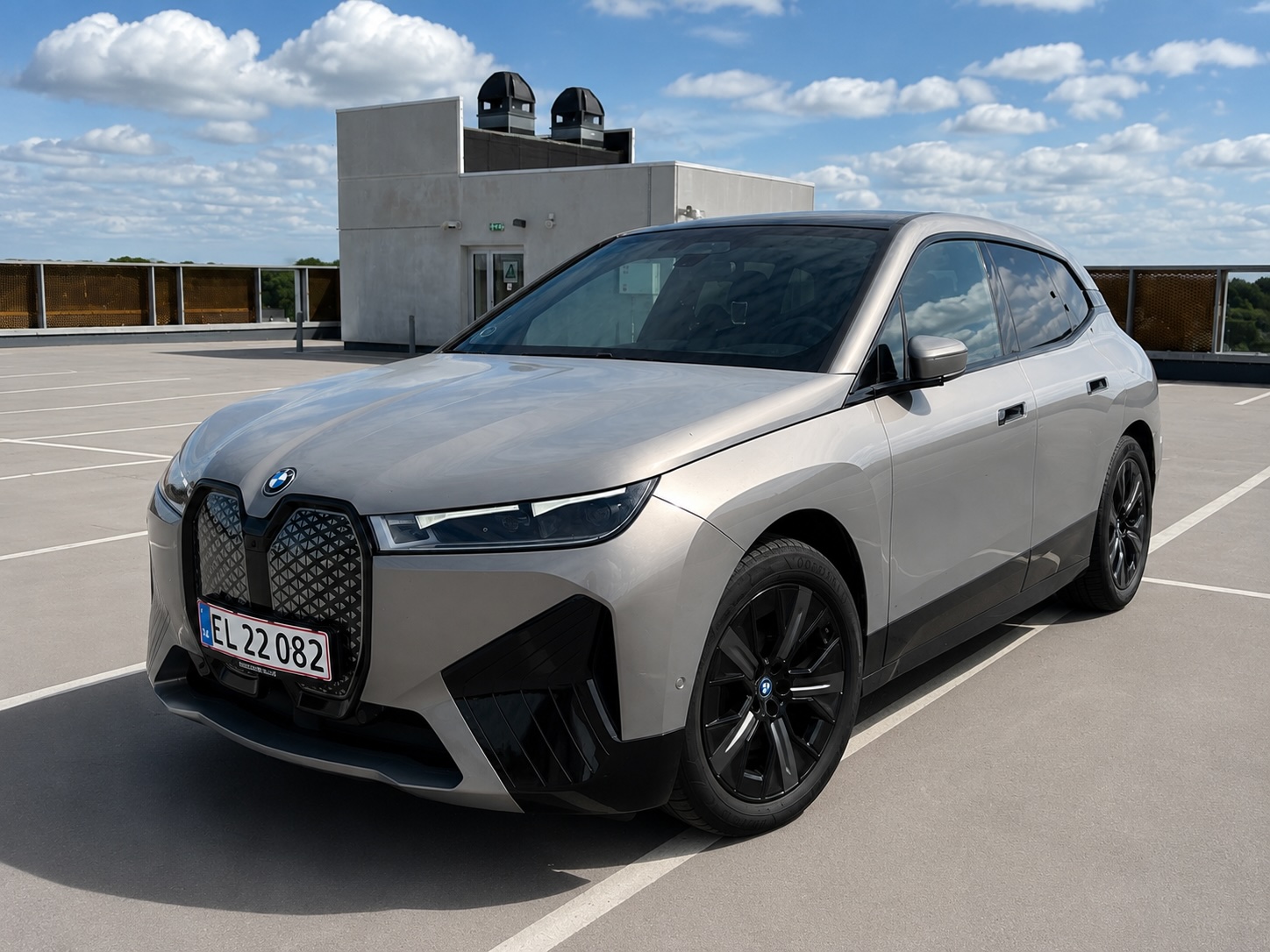 BMWiX xDrive40 M SportÅrgang2021BrændstofElMdr. ydelse.